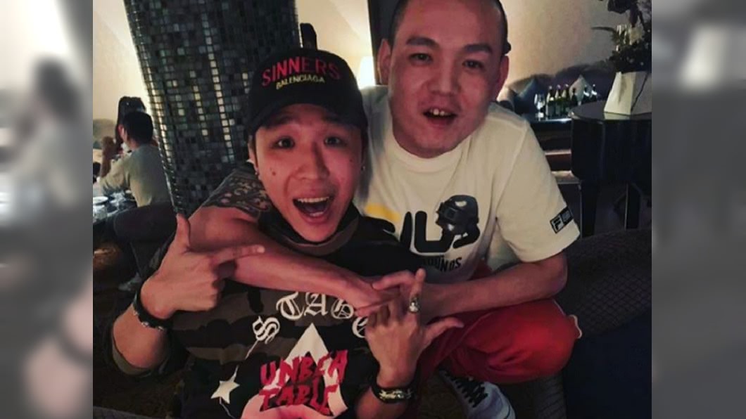春風生日趴變鬥毆!大根掛彩滿臉血 黑衣男舉槍警告