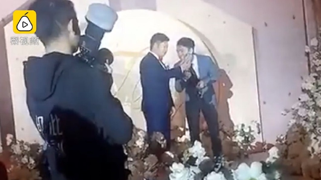 婚禮只剩新郎撐場　甜笑：新娘去生寶寶了