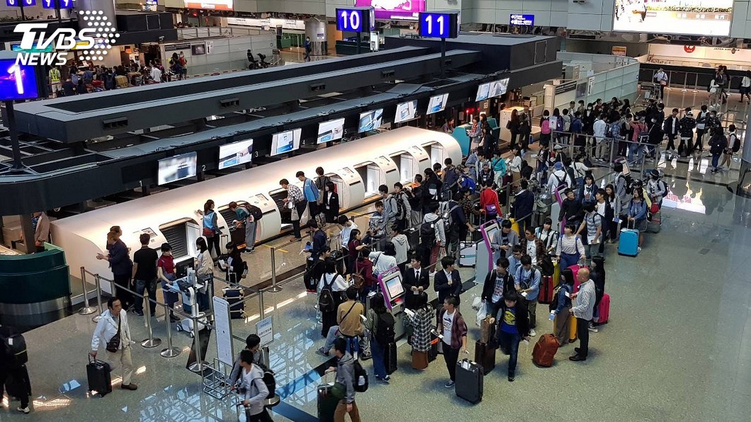 出國自助行李託運櫃檯 桃機出境大廳啟用