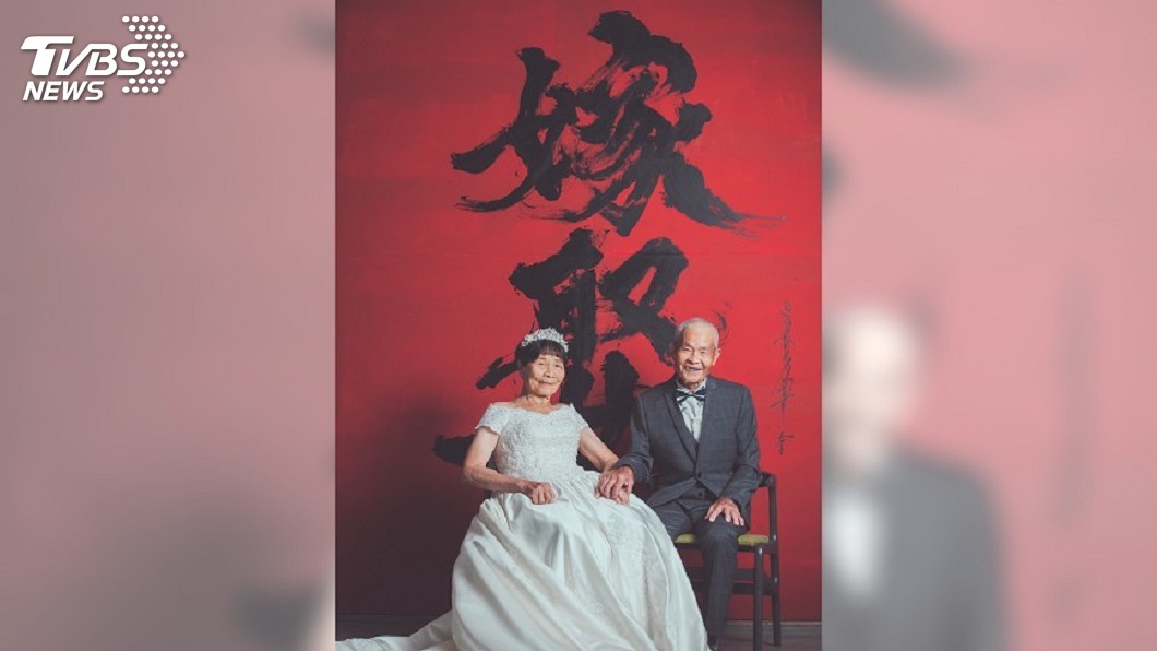 太窮穿不起婚紗…60年後讓妻穿上 8旬爺淚:真水