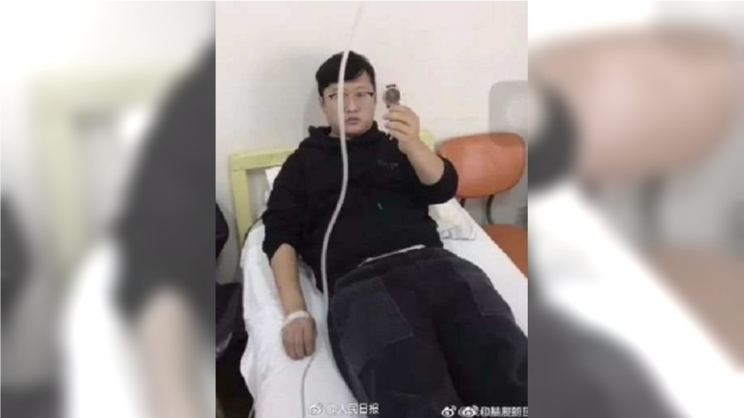 吊點滴請病假遭老闆「刁難」 眾人諷:不如死在工作台!