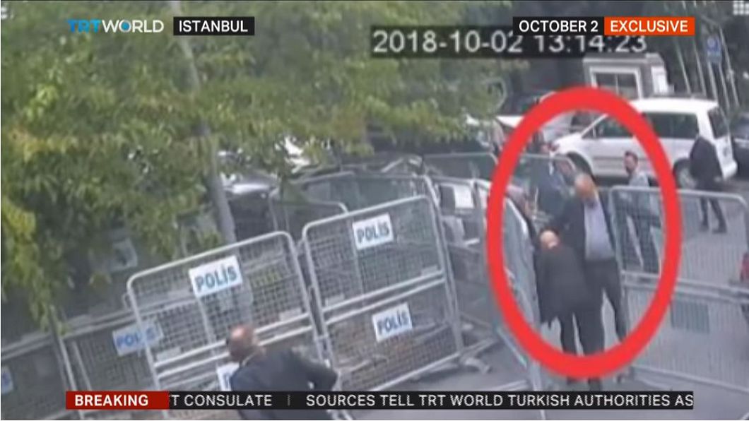 哈邵吉接受搜身檢查。圖/翻攝自《TRT World Now》
