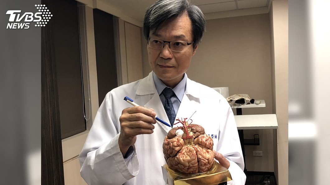 單側耳鳴像蟬叫以為壓力大 檢查發現竟是腦膜瘤