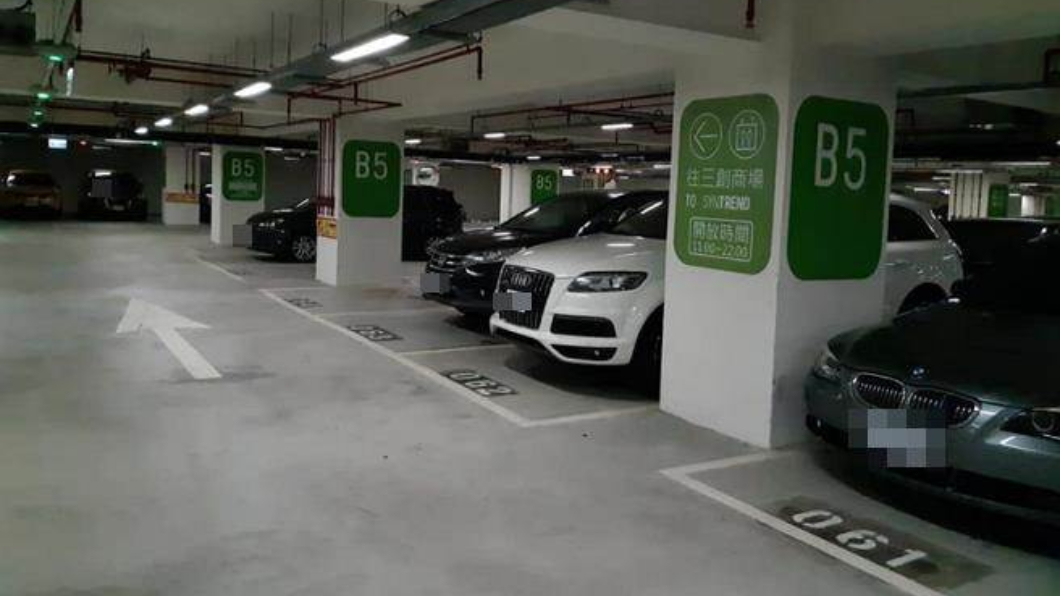 「車停B5柱子旁」老婆抬頭看秒傻眼 網笑:都你家的?