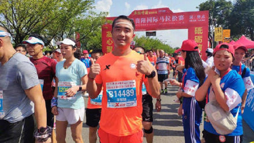 李曌靖自從被檢查出患有「三高」後,積極運動瘦身。圖/翻攝自《微博》