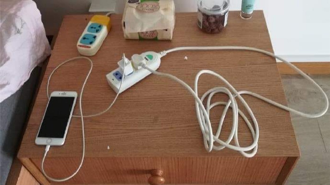 用愛發電?他酒醉幫手機充電 醒來剩6%...