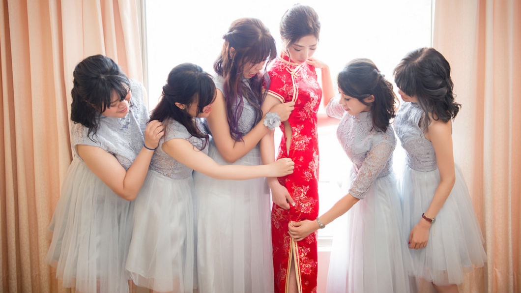 偕5伴娘拍攝火辣照 新娘:留住最美的一刻