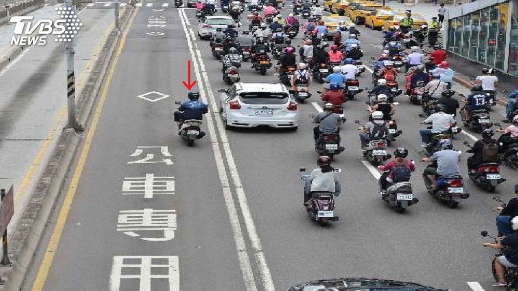 公車專用道常有違規行駛亂象 北市警加強取締