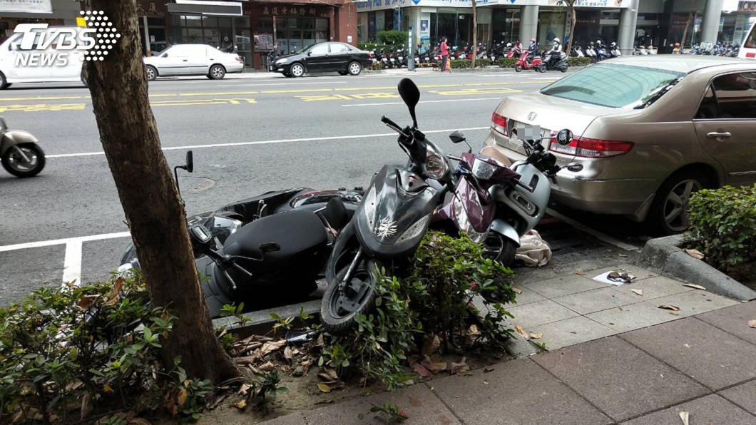 男開跑車酒駕撞車 肇事逃逸罪加一等遭逮