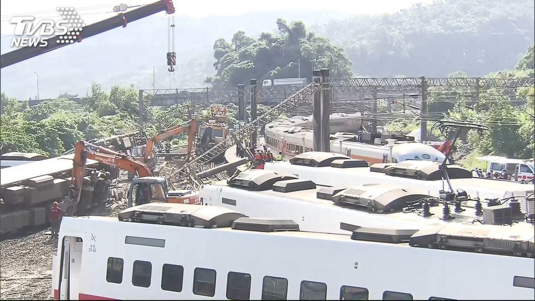 普悠瑪通聯曝光　司機求援43分鐘恐怖列車「邊開邊修」