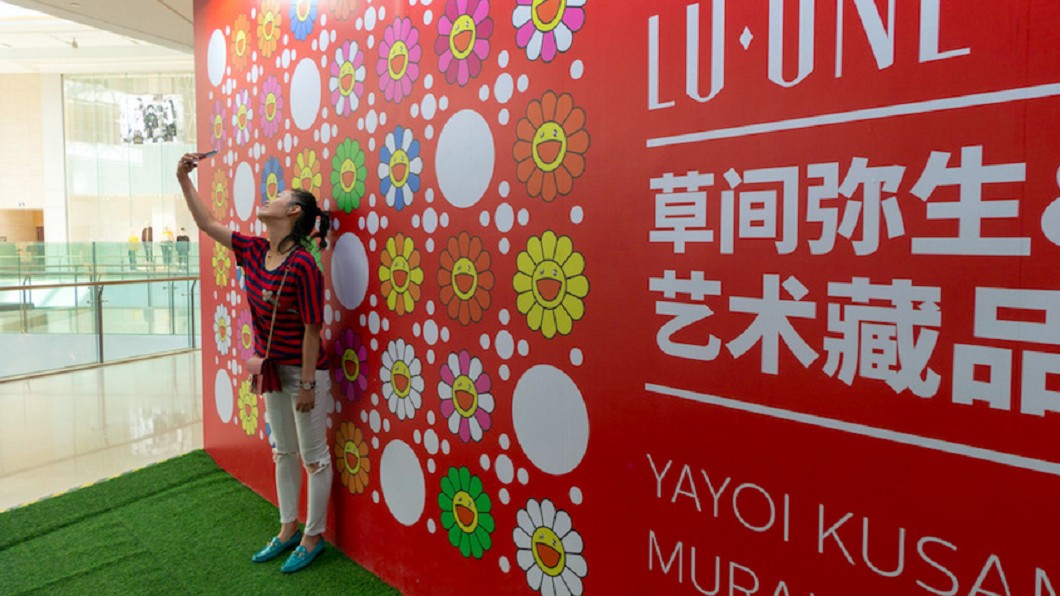 疑展出山寨品! 草間彌生、村上隆擬提告