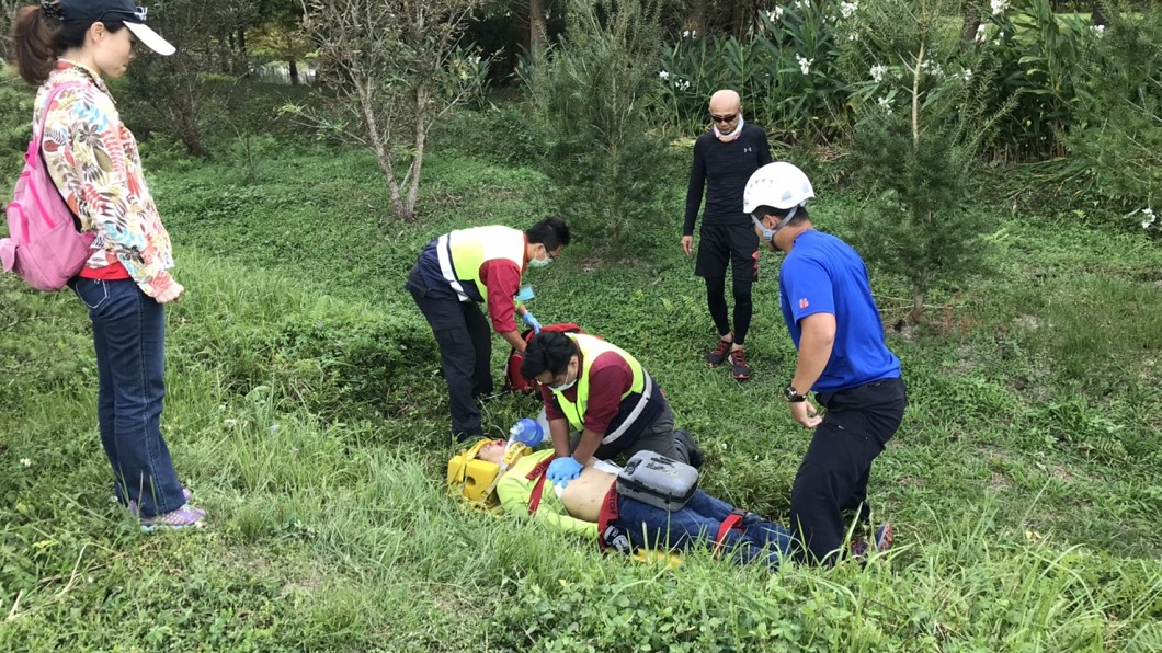 埔里玩飛行傘高空重墜 男玩家頭部著地不治