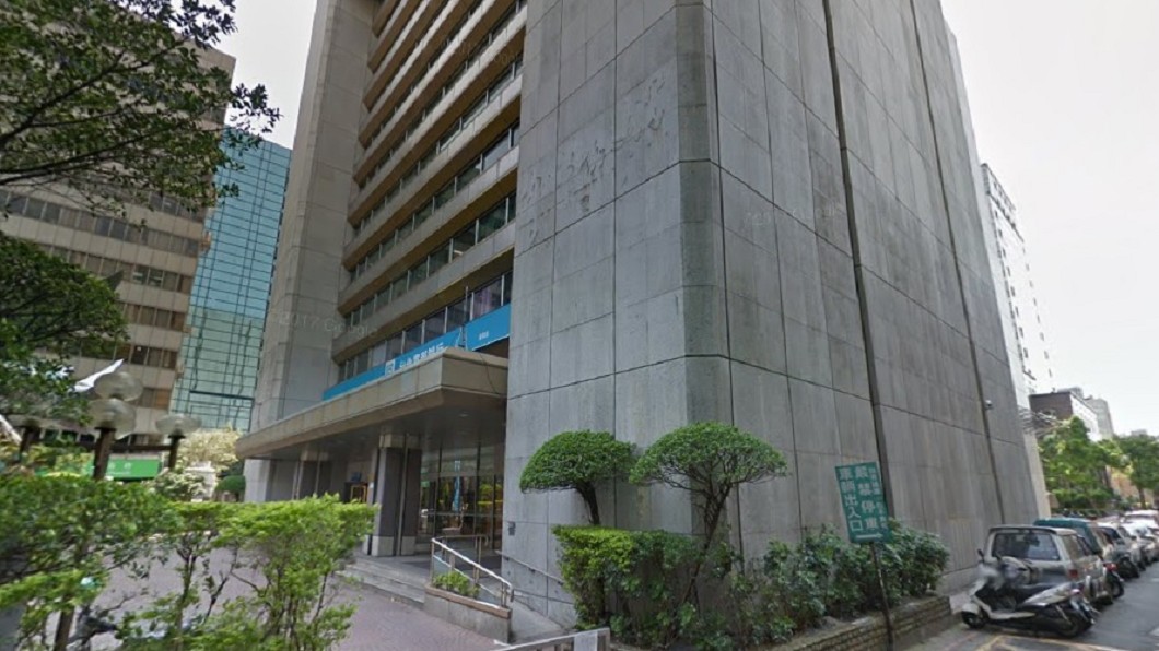 曾以公司為榮...女銀行員墜樓亡 留遺書「要做自己」