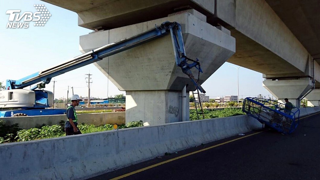高鐵嘉義段橋下高空吊籃意外 1工人不治