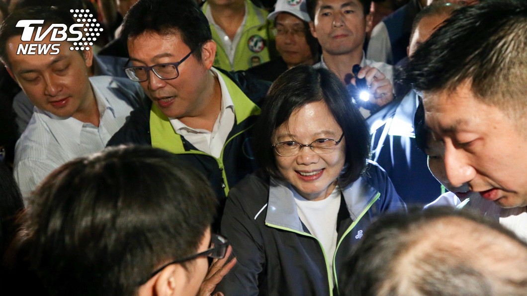 蔡英文籲別投「出一張嘴政黨」 　他諷：不就是妳自己？