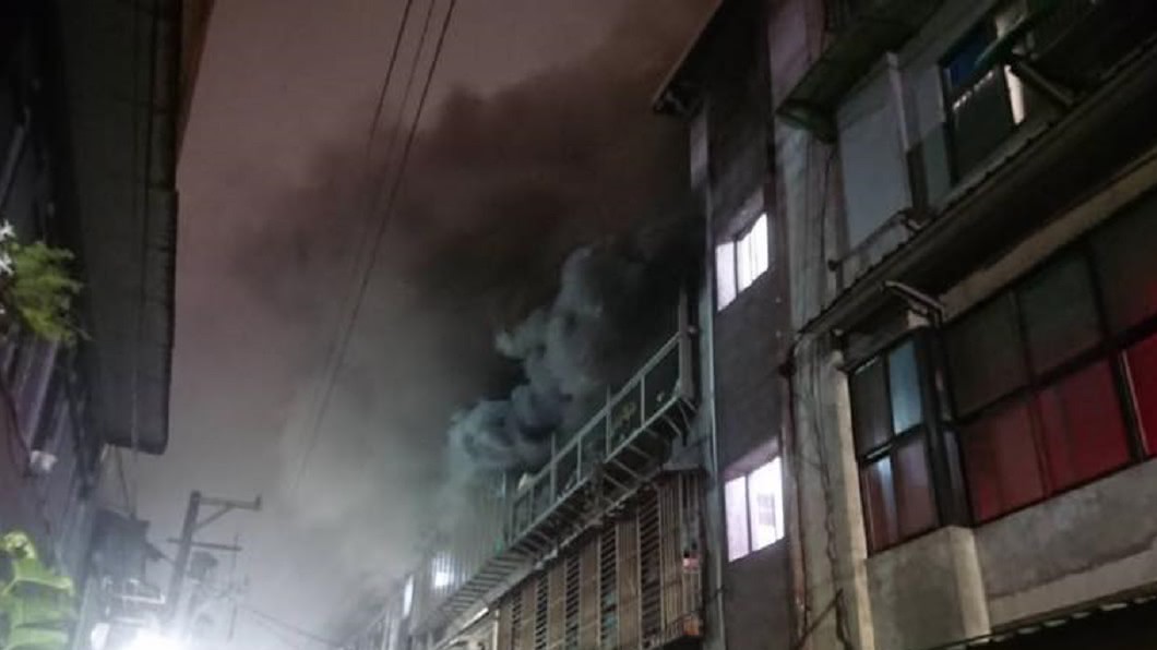 繳不起電費...貧困姊妹點蠟燭引火警 見家沒了崩潰