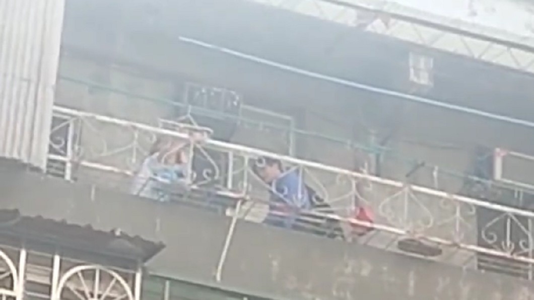 目擊住戶對老母親動粗 正義哥怒吼:你在幹什麼!