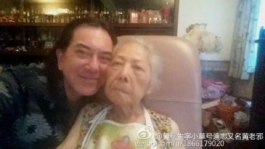黃秋生從小就和母親相依為命。(圖／翻攝自微博)
