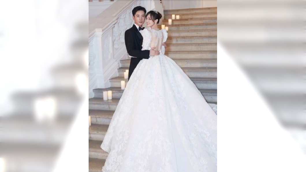 唐嫣婚禮美照曝光 穿露背白紗甜吻羅晉