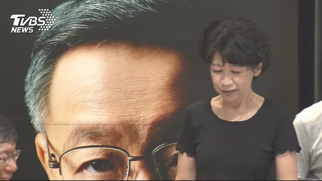 陳佩琪「為這事」當庭哽咽 「潑糞水還要我自己洗乾淨」
