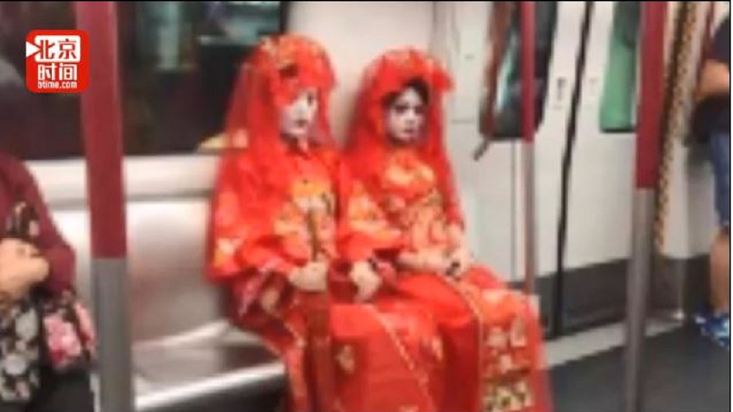 萬聖節地鐵扮鬼太嚇人 遭罵中國人恥辱