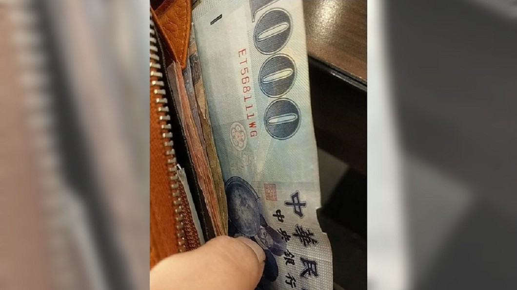 孩子血便…陌生男哭借千元急用 她心軟買人性反被罵?