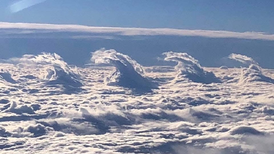 雲海驚現「海浪」奔騰　專家讚嘆：難得一見！