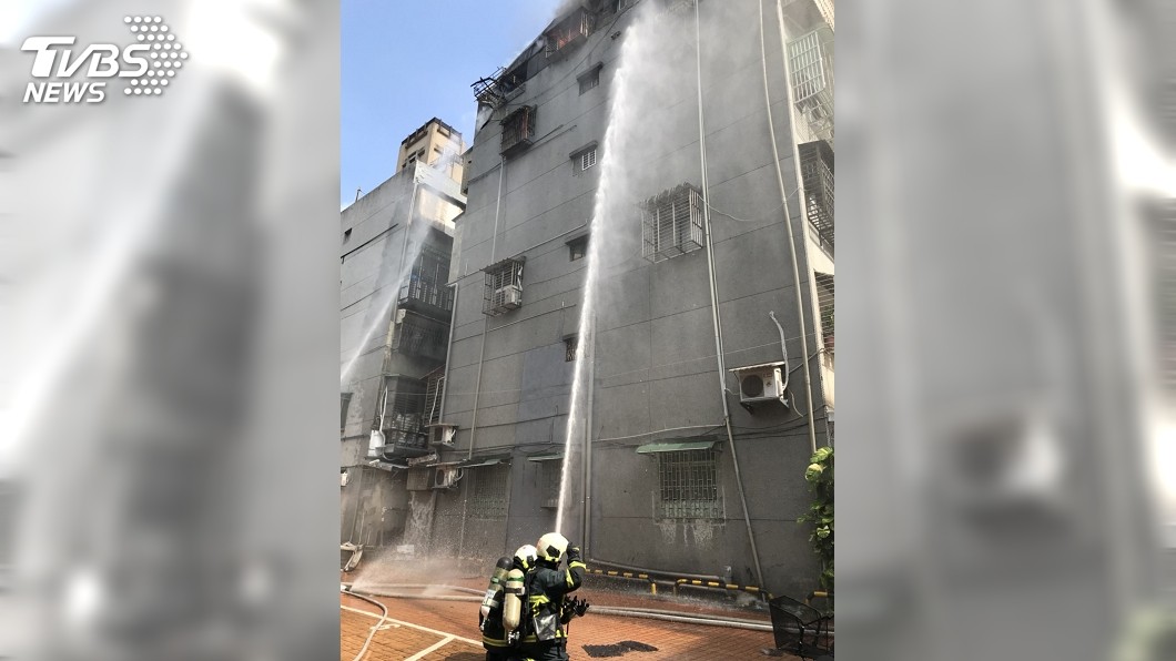 北市松隆路民宅驚傳起火　濃煙竄天際警消救援中