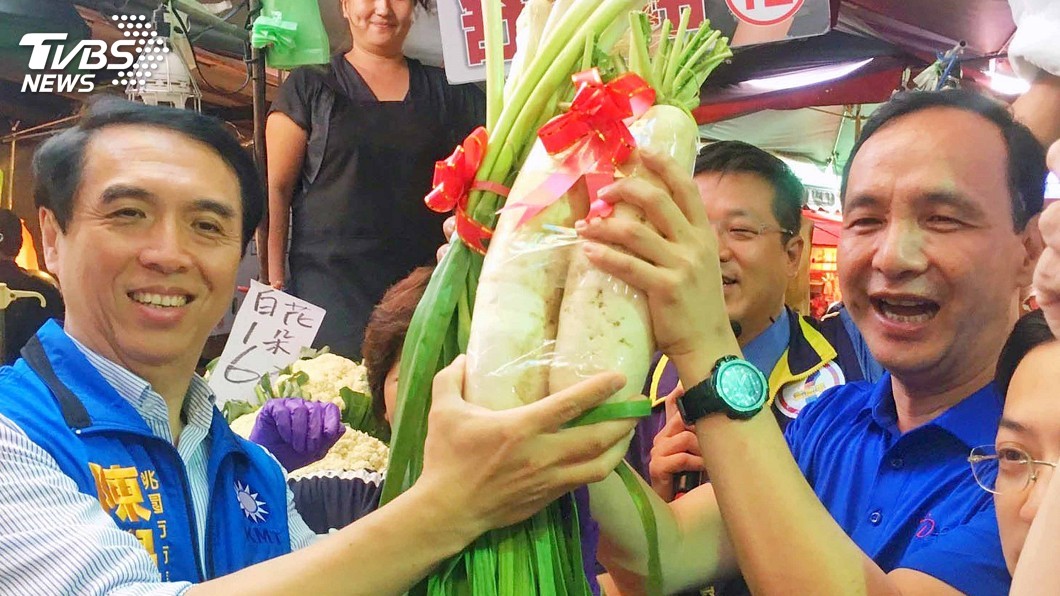陪同陳學聖掃街拜票 朱立倫:相信會後來居上