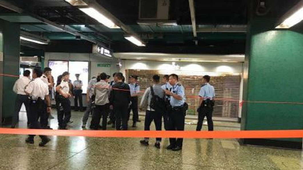 港首起！值勤女警地鐵站內　開槍制伏嫌犯