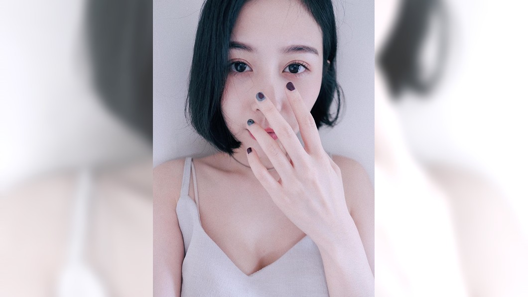 Albee性感薄紗好身材藏不住 網激動:海灘女神無誤