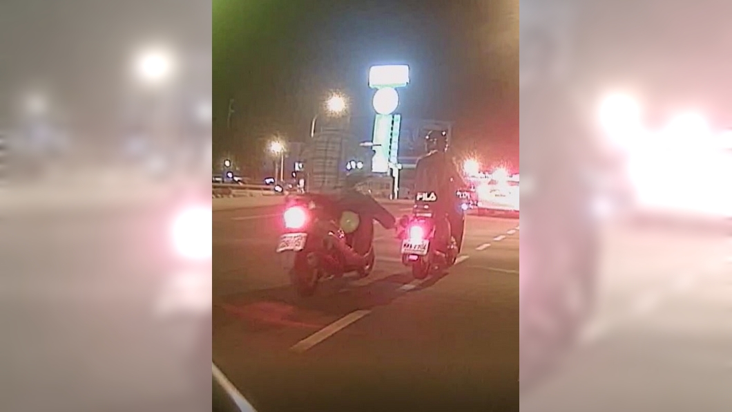 惡男突伸「鬼腳」踹車 逼停女騎士還動手打人