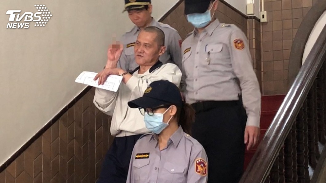 喪心病狂!燒死6親友還比中指嗆法官 狠男更審判死刑