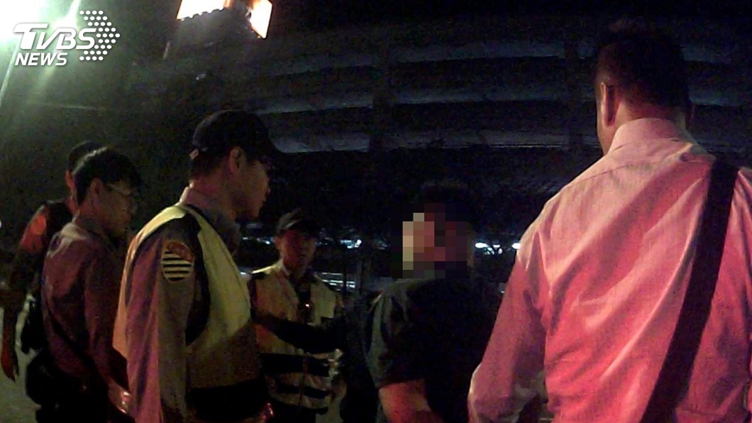 鬥毆案雙方親友地檢署對峙 警方帶回偵辦