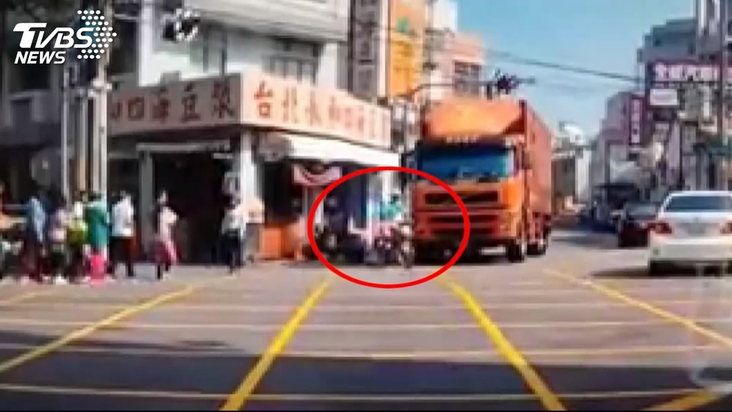 大型車死角有多大? 實測影片曝「奪命視角」