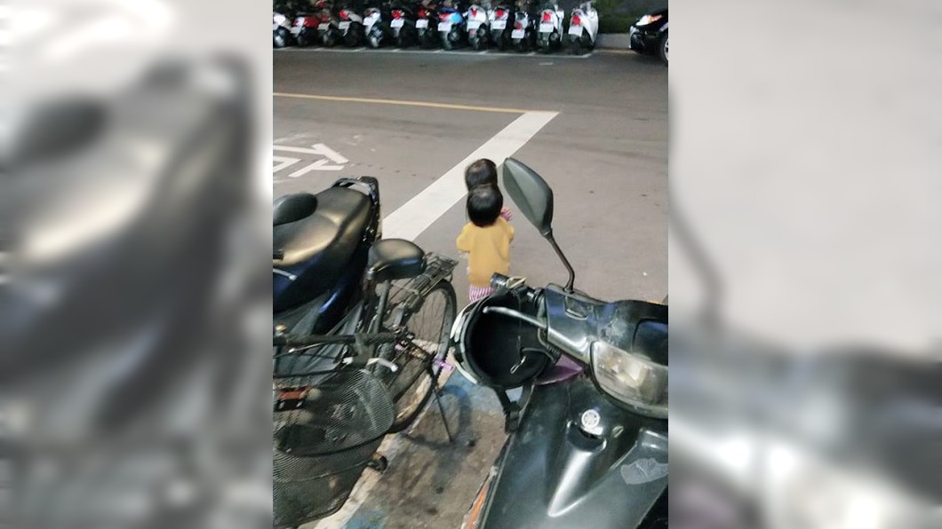 三寶家長放任2童站路邊 網怒:出了事才後悔