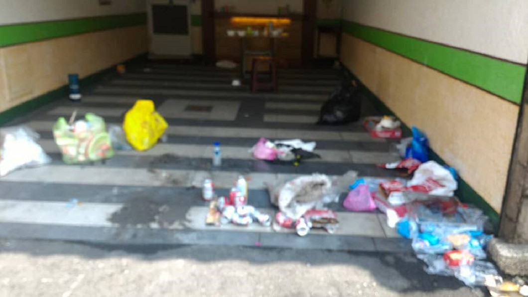 汽旅訂9間房徹夜開趴 滿地垃圾菸蒂「廚餘阻塞馬桶」