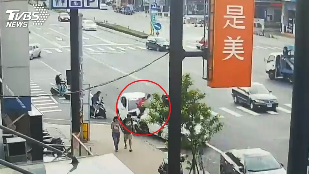 站路邊也出事　婦人遭瞌睡駕駛夾撞慘死