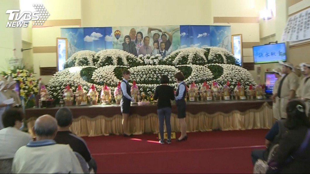 普悠瑪8罹難者出殯　董家親戚捐3套急救器材助人