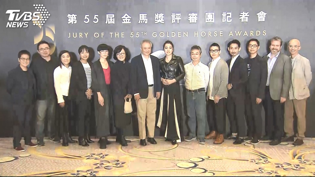 金馬紅毯之夜！　徐若瑄「微性感」俐落西裝登場