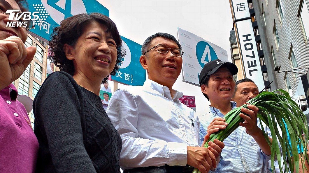 北市選情拉鋸　陳佩琪首次請假陪柯文哲掃街