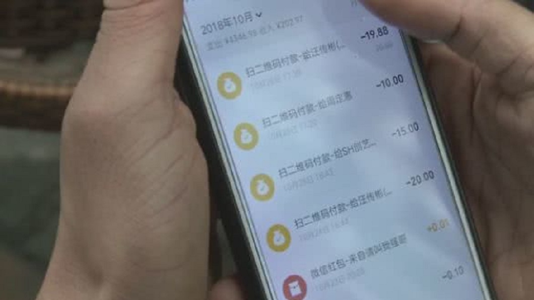 離職1年多…前同事每月約吃飯　他戶頭存款全空了
