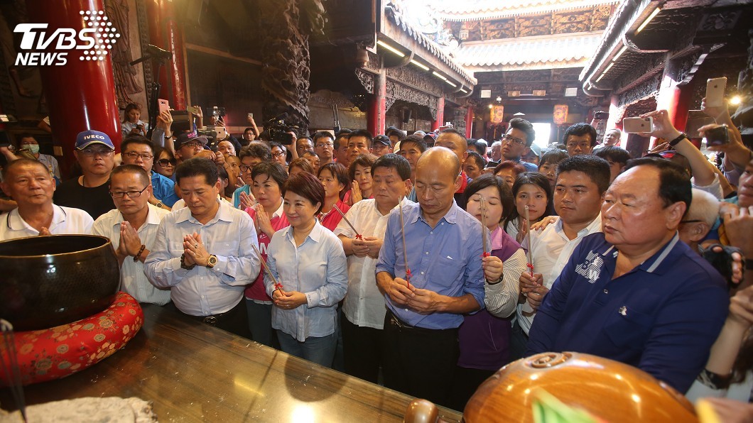 盧秀燕、韓國瑜參拜大甲媽祖 人潮擠爆鎮瀾宮