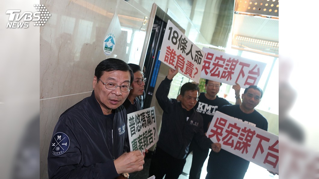 見不到部長 國民黨立委霸占交通部電梯抗議