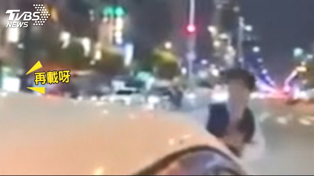 疑R牌車是Uber! 小黃司機攔車拍打引擎蓋