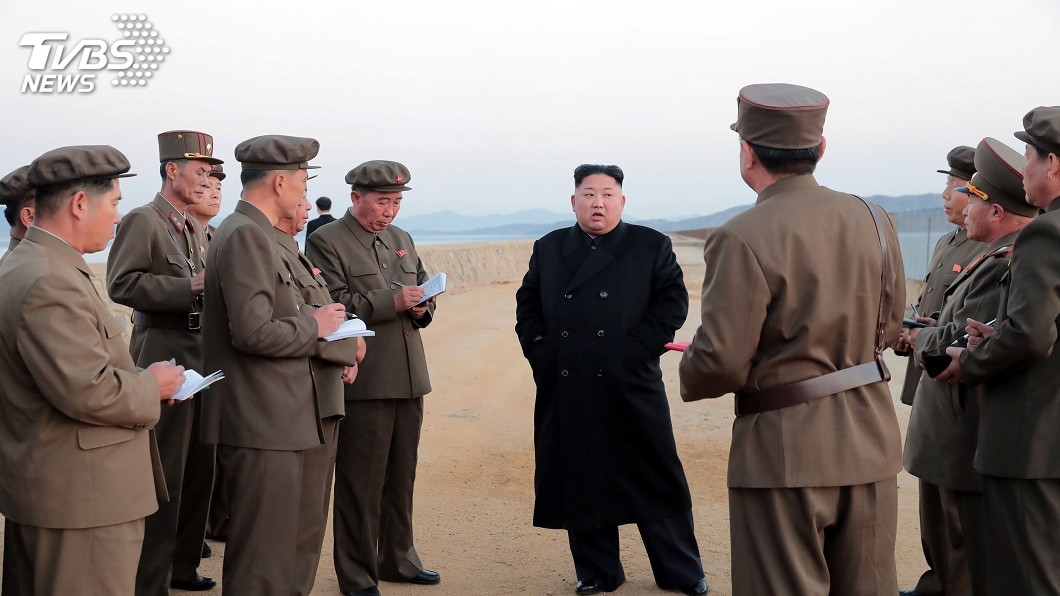 金正恩視察新武器測試 不排除為多管火箭