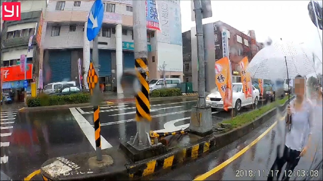 妳紅了!BMW違停阻客運 女三寶申訴還嗆找媒體
