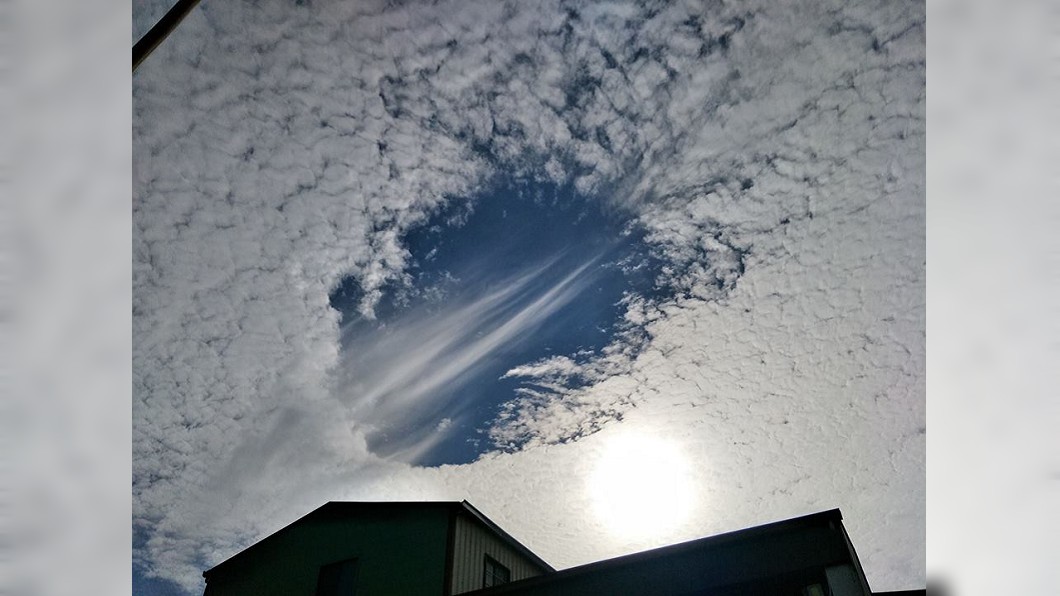 又是雲洞又是火燒雲！　鄭明典驚嘆：高雄天空很精采