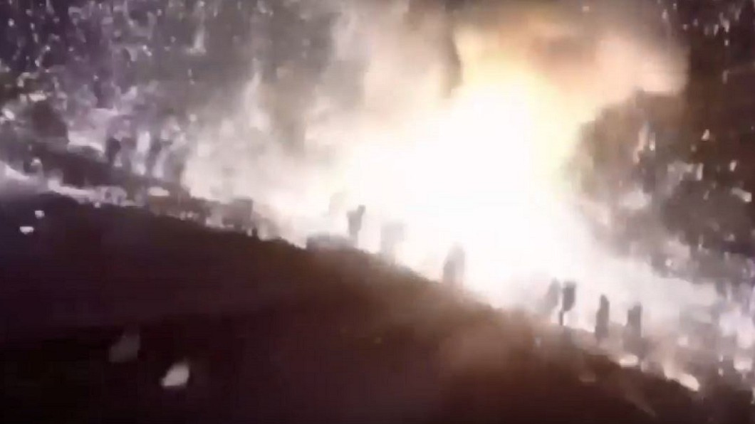 熱氣球升空爆炸 煙火墜地四射至少9人受傷