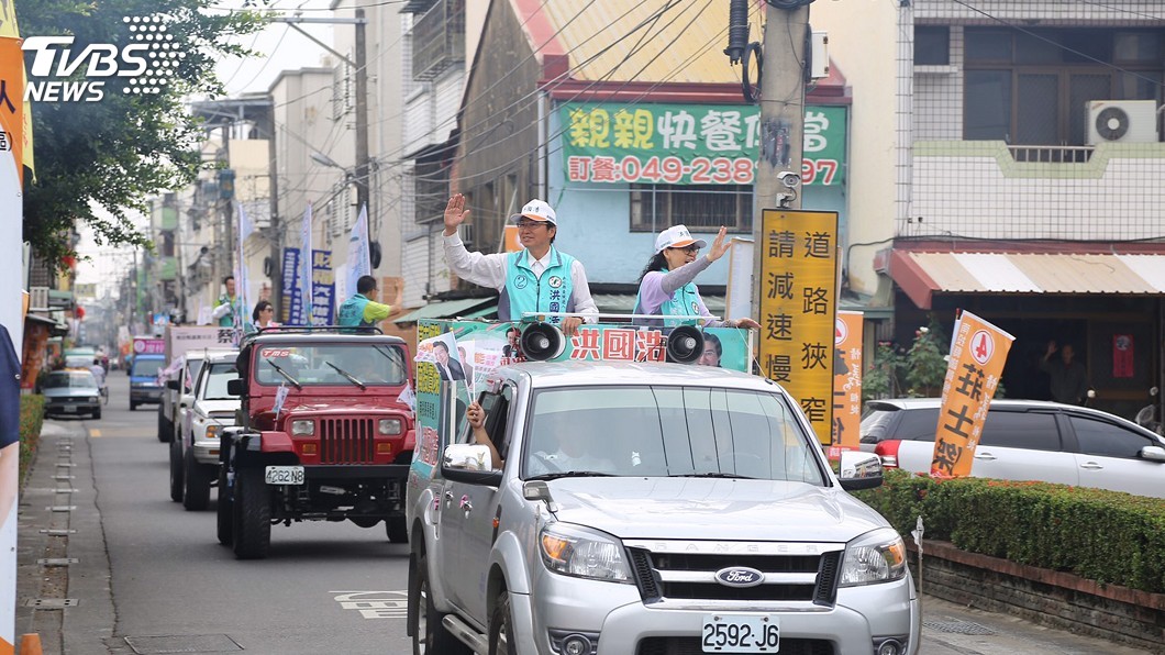 拚選南投縣長　洪國浩、林明溱掃街衝刺